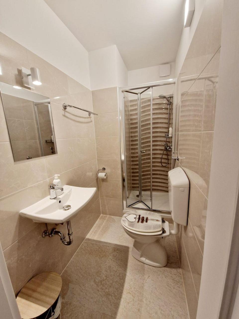 B&B Vila Teslova Ljubljana Buitenkant foto